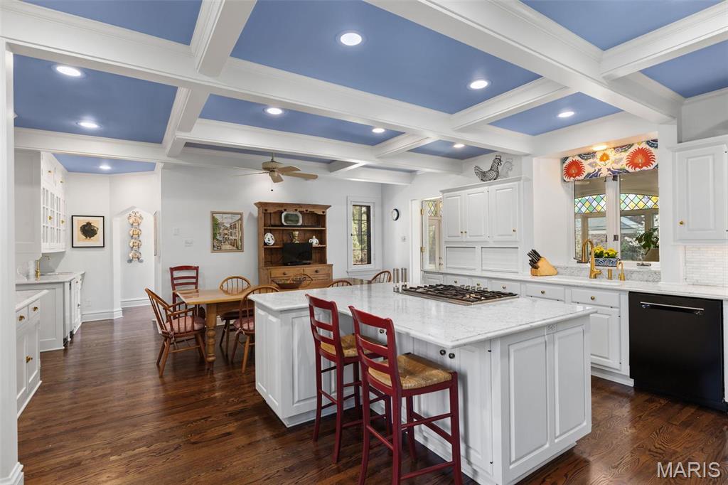 16 Picardy Lane Ladue, MO 63124 - Photo 10 of 39