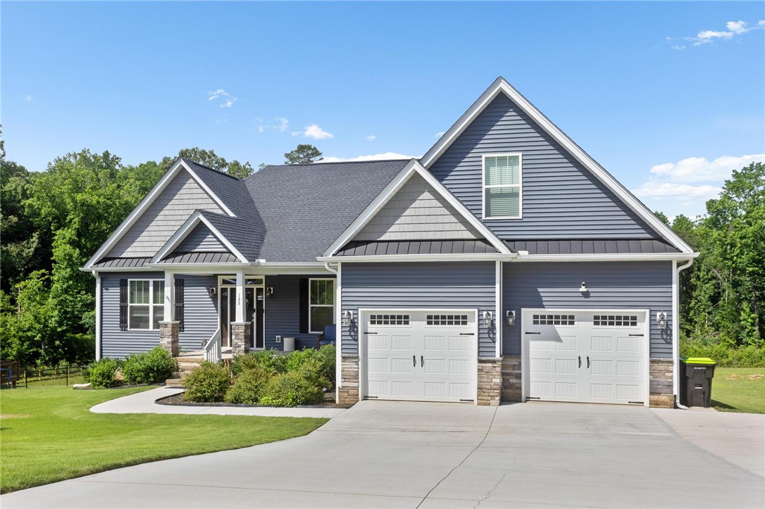 125 Estateside Drive Anderson, SC 29621 - Photo 5 of 37 A welcoming front exterior showcasing tasteful siding and an inviting entrance.