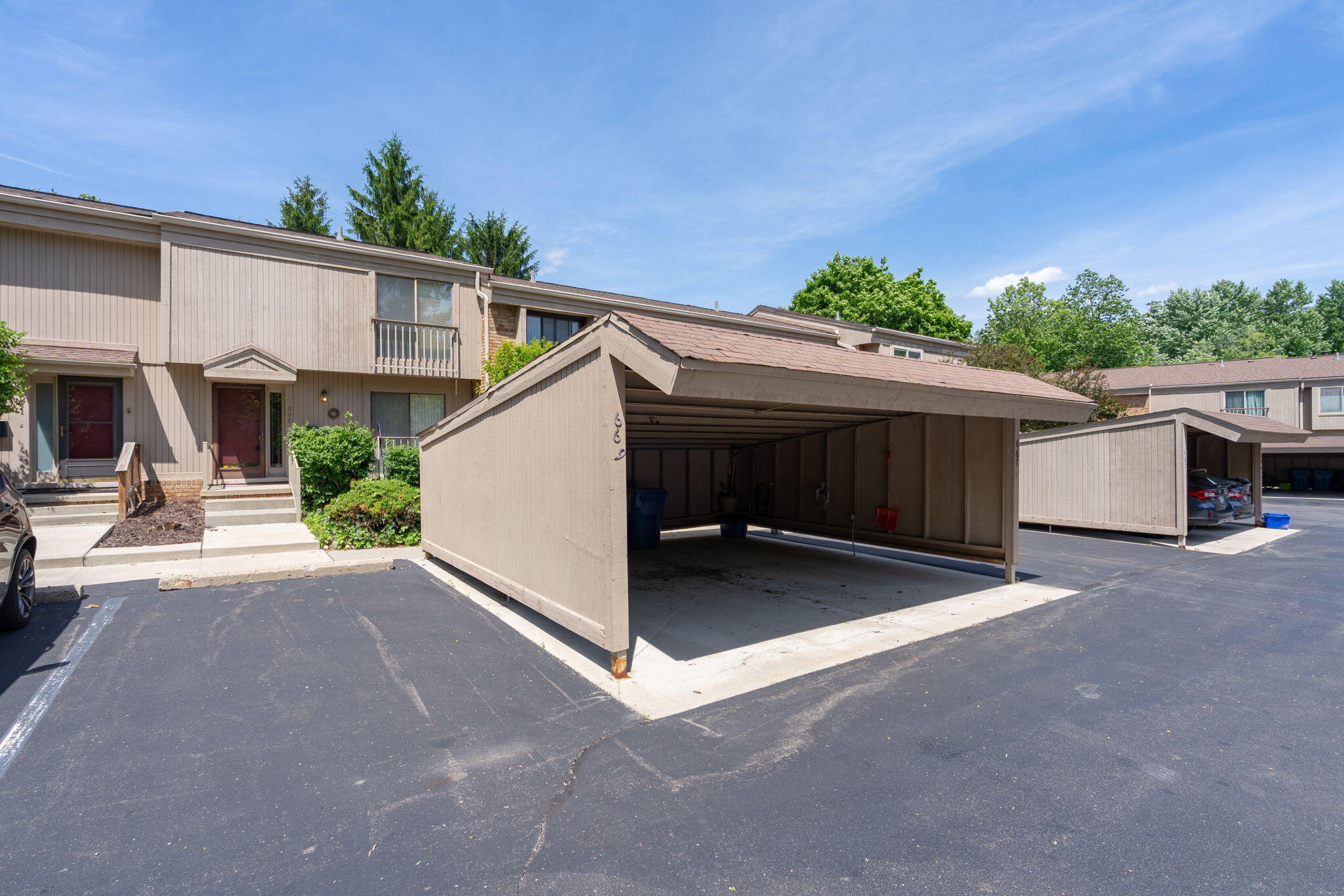 669 Oakbrook West Rochester Hills, MI 48307 - Photo 2 of 26 3-web-or-mls-exteriors-3