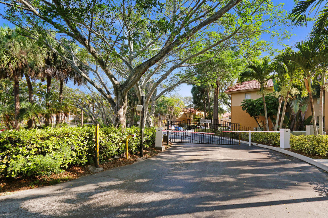 4799 Via Palm Lakes, Unit 1606 West Palm Beach, FL 33417 - Photo 19 of 29 a view of park with large trees