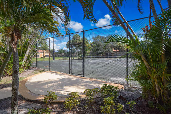 4799 Via Palm Lakes, Unit 1606 West Palm Beach, FL 33417 - Photo 28 of 29 a view of a yard with potted plants