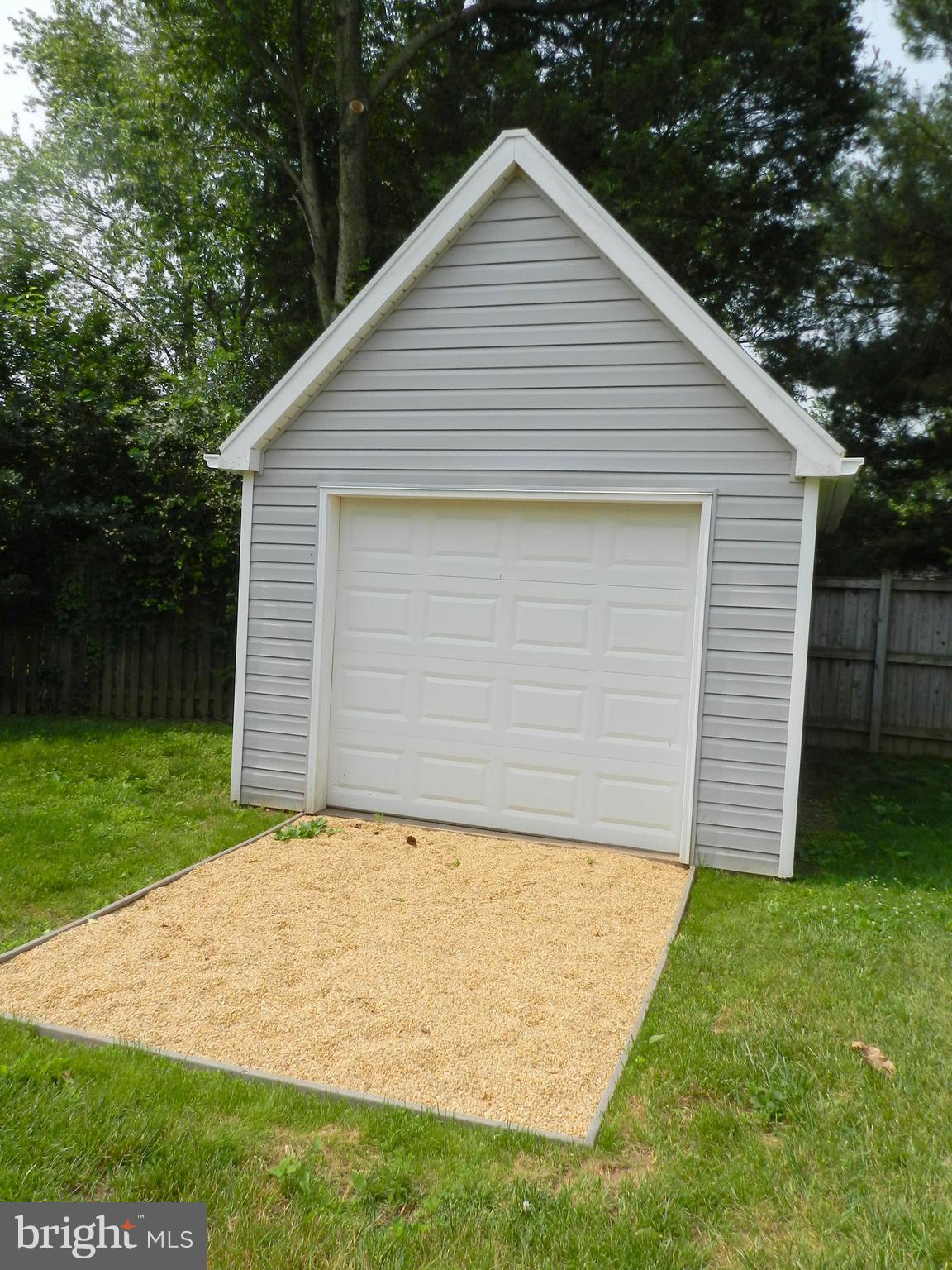 17213 General Custer Way Poolesville, MD 20837 - Photo 4 of 10