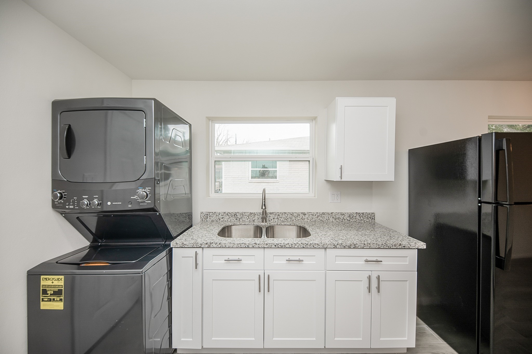 5042 Mallow Street, Unit B Houston, TX 77033 - Photo 5 of 13