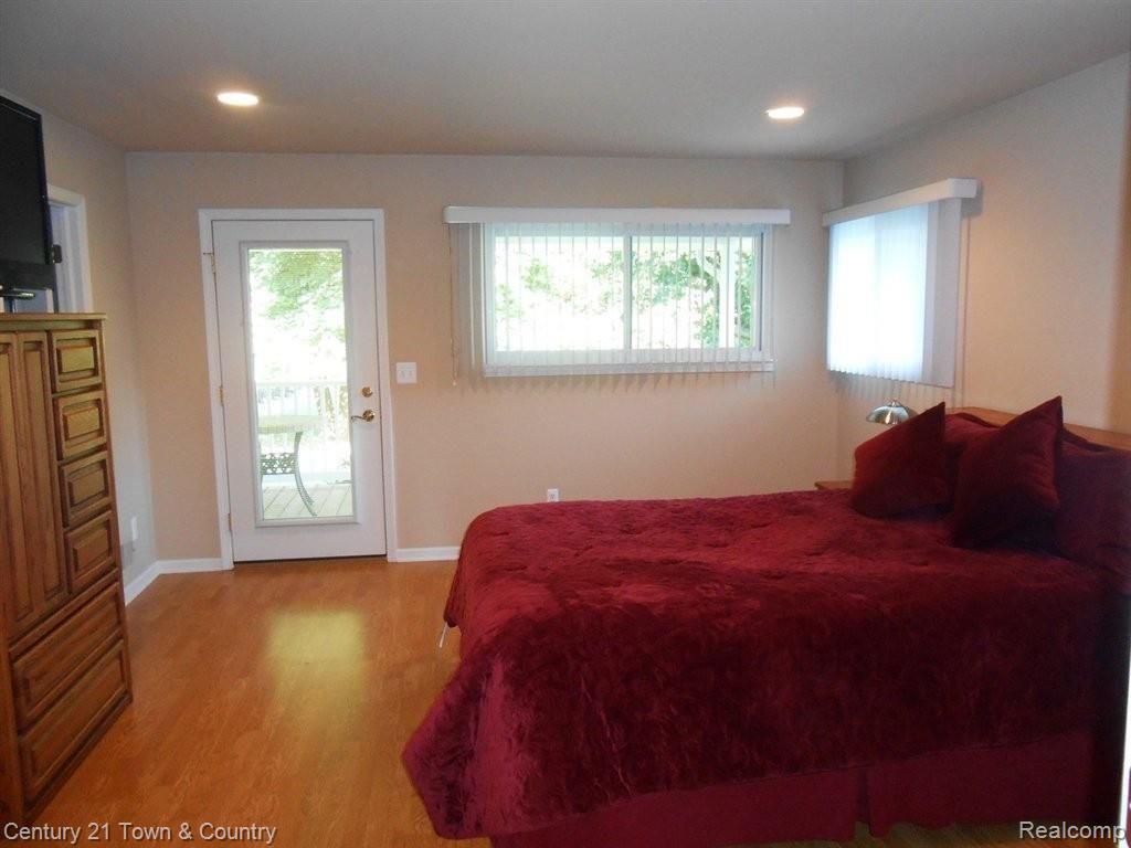 74 Texas Avenue Rochester, MI 48309 - Photo 9 of 22 1st Floor Master