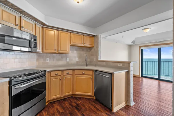 $599,999 | 415 Lake Street, Unit 702, Port Washington, WI 53074