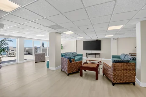 a picture of a wall with a white wall and a white wall