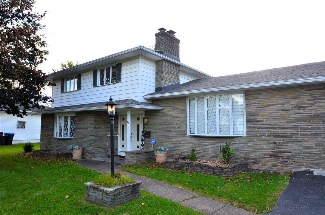 9 Daniel Drive Gates, NY 14624 - Photo 2 of 28