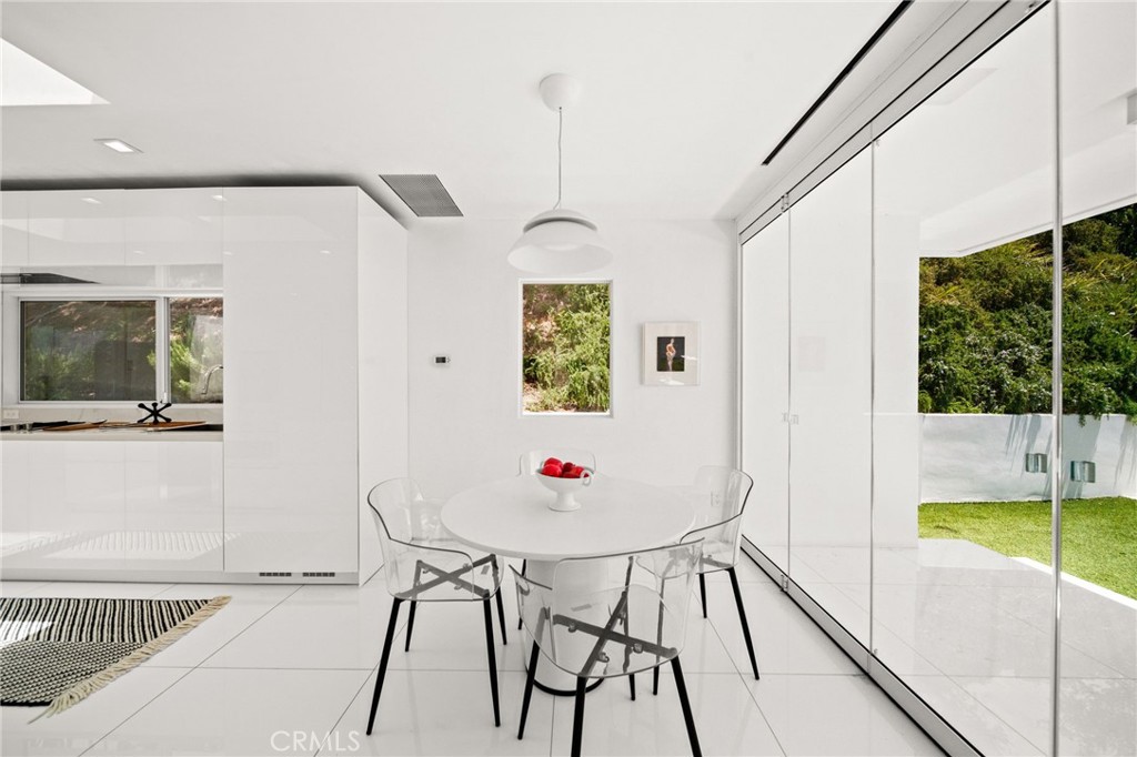 1046 North Hillcrest Road Beverly Hills, CA 90210 - Photo 19 of 74 a workspace with furniture and window