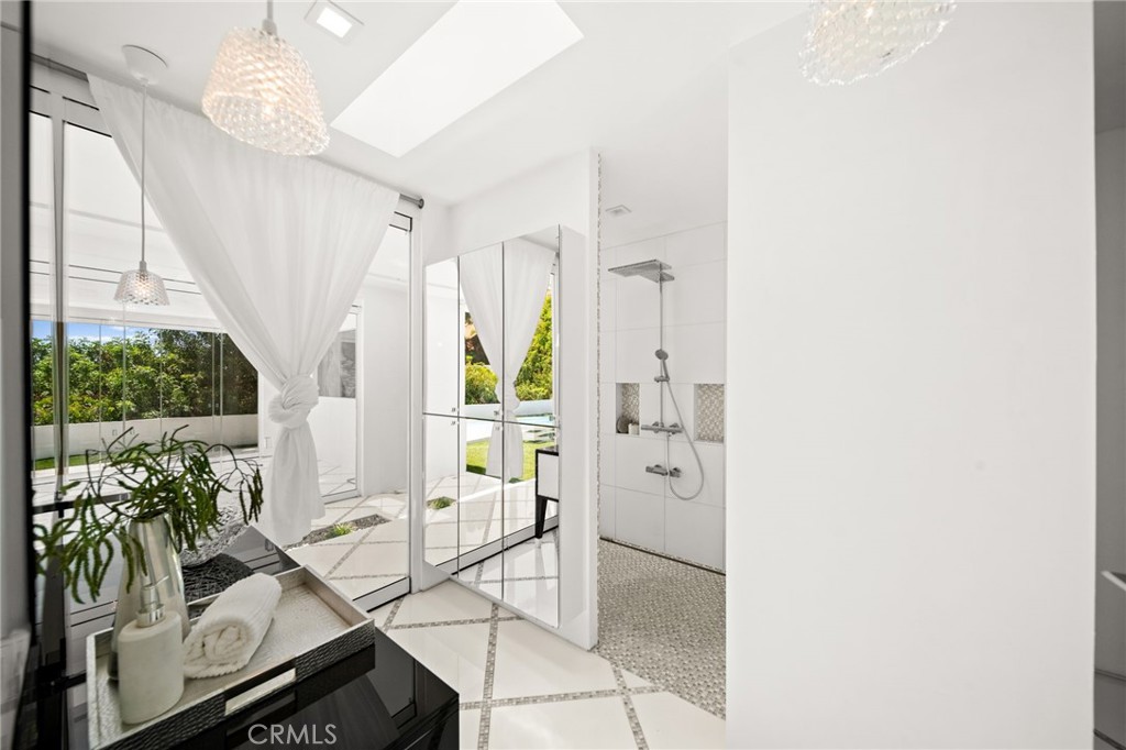 1046 North Hillcrest Road Beverly Hills, CA 90210 - Photo 34 of 74