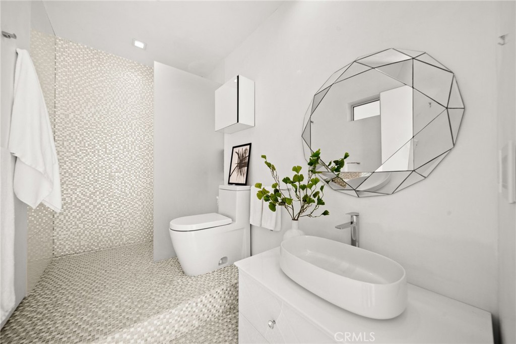 1046 North Hillcrest Road Beverly Hills, CA 90210 - Photo 44 of 74