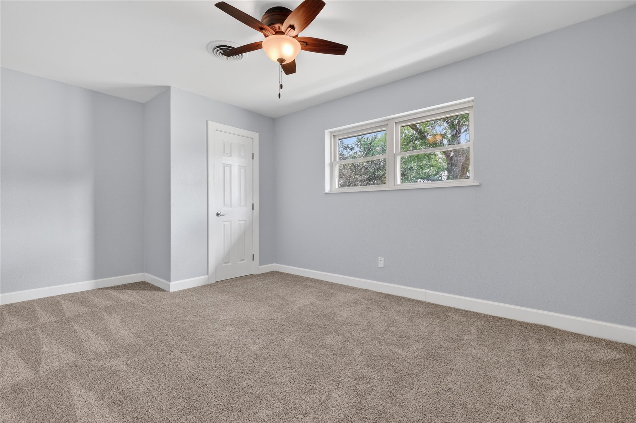 379 Hale Road Bay City, TX 77414 - Photo 21 of 28 an empty room with windows and fan