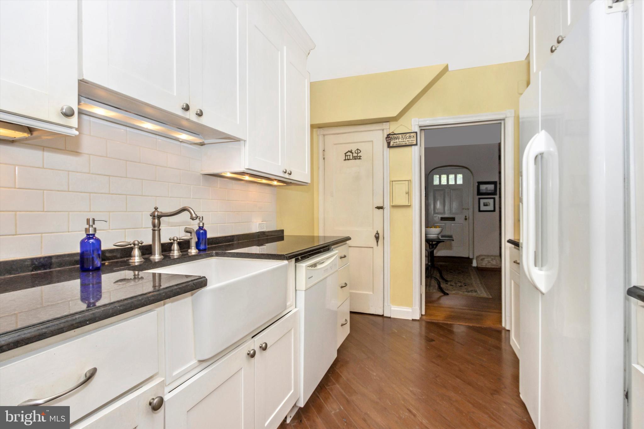 4235 Wickford Road Baltimore, MD 21210 - Photo 22 of 50 Undercabinet lighting for ambience