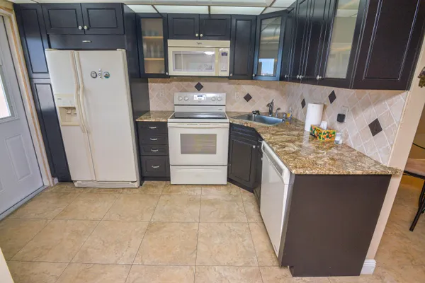 $1,850 | 2661 South Course Drive, Unit 707, Pompano Beach, FL 33069