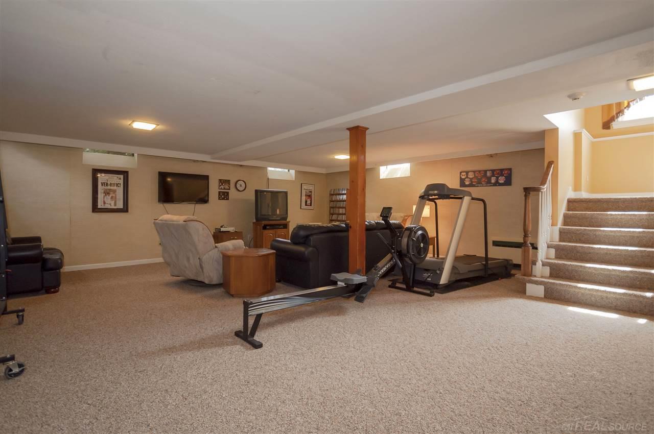294 Stephens Road Grosse Pointe, MI 48236 - Photo 30 of 42 31317567-29.JPG