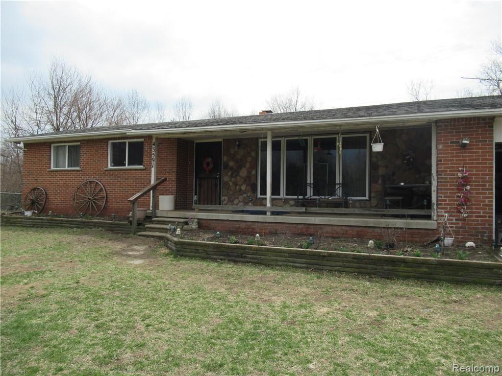 43591 Arkona Road New Boston, MI 48164 - Photo 2 of 25 IMG_5499.JPG