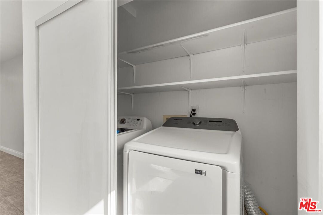 262 MacDonald Street Pasadena, CA 91103 - Photo 11 of 26 a utility room with dryer and washer