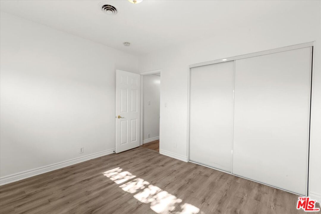 262 MacDonald Street Pasadena, CA 91103 - Photo 17 of 26 a view of an empty room