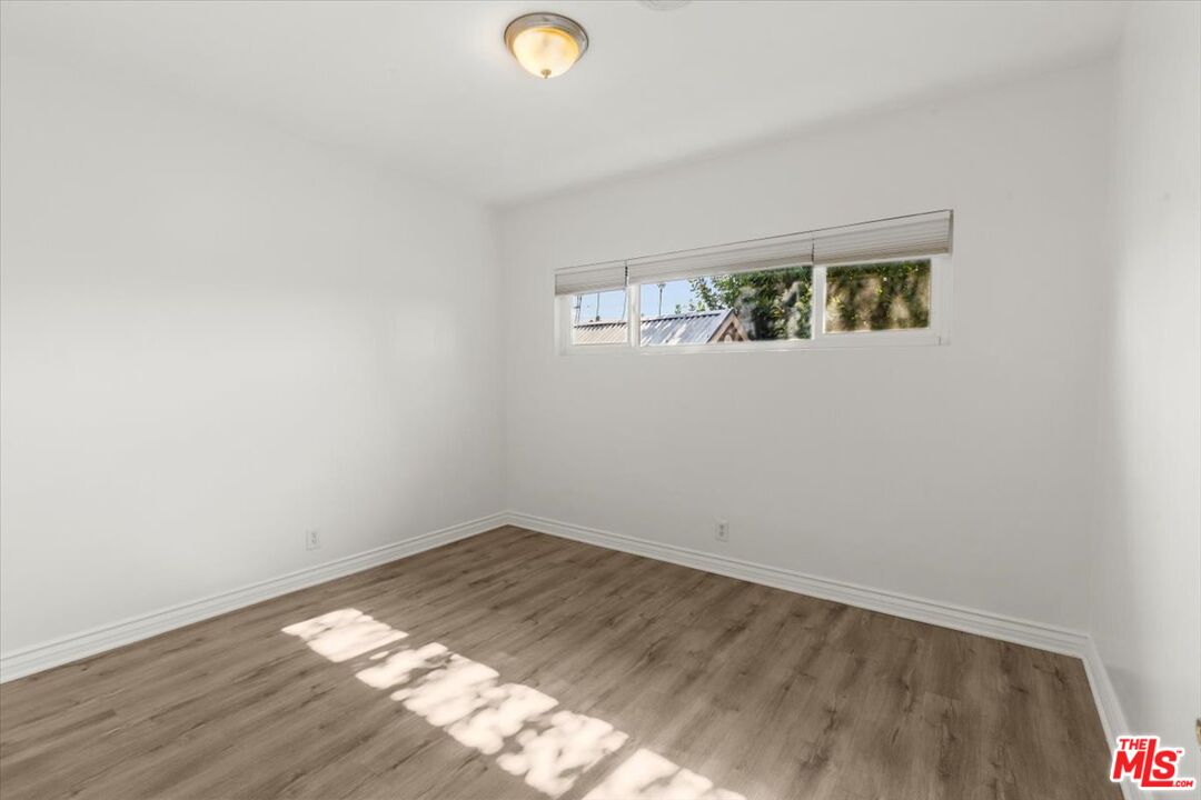 262 MacDonald Street Pasadena, CA 91103 - Photo 18 of 26 a view of room