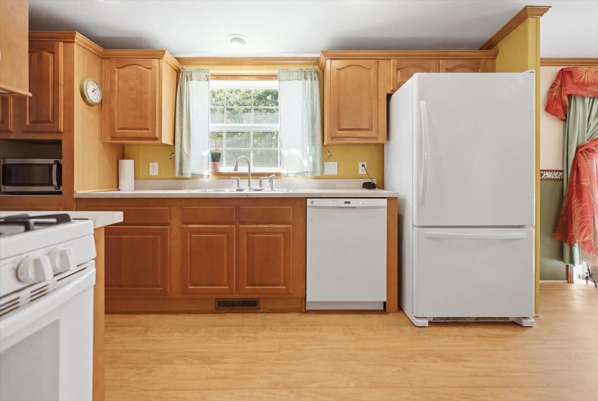 89 Boothby Road Livermore, ME 04253 - Photo 8 of 43 22-DSC02295_reedit_d3cd39fe