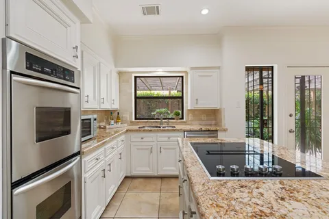 $800,000 | 7416 Kelving Street, Houston, TX 77030