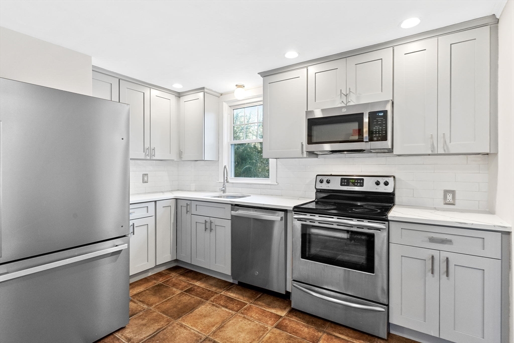 13 Valley View Road Wayland, MA 01778 - Photo 5 of 33 Gallery Image 5