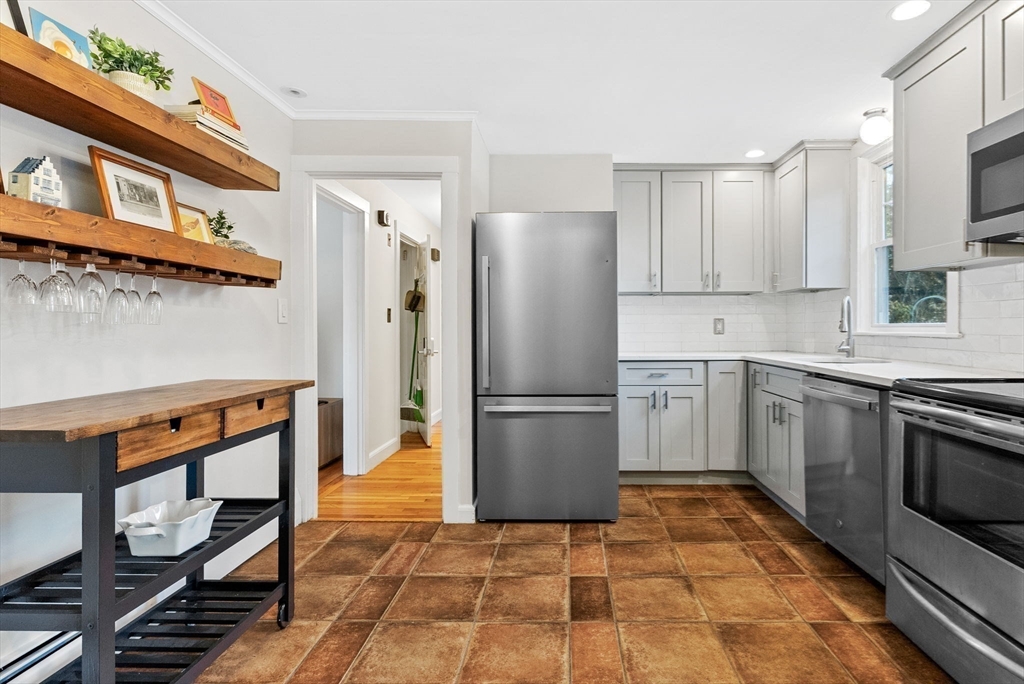 13 Valley View Road Wayland, MA 01778 - Photo 6 of 33 Gallery Image 6