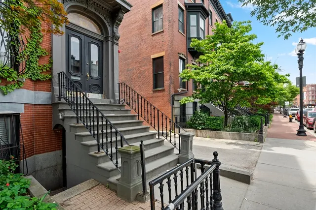 $899,000 | 483 Massachusetts Avenue, Unit 7, Boston, MA 02118