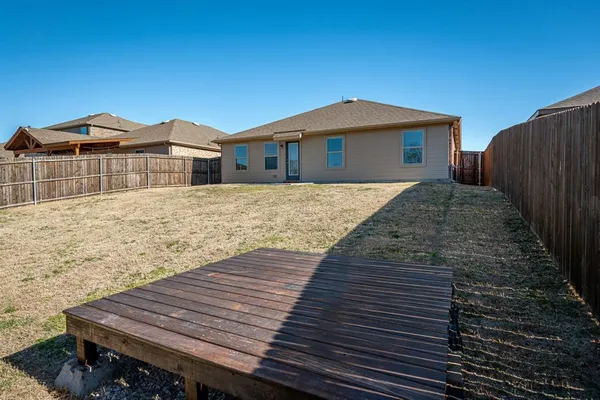 a view of a dry yard with trees