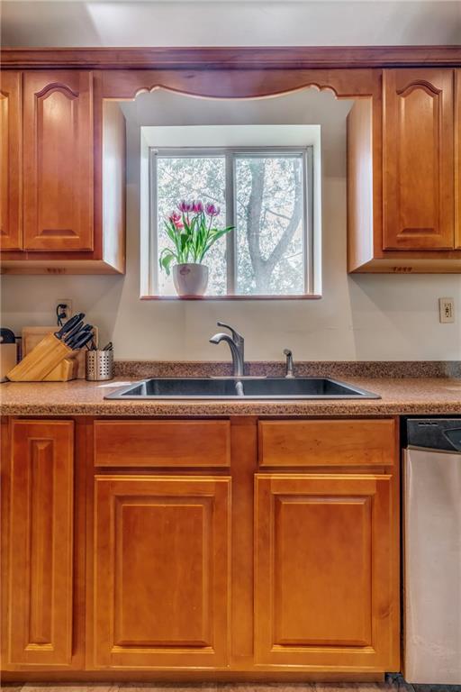 7514 Graymore Road Pittsburgh, PA 15221 - Photo 12 of 23 Gallery Image 12