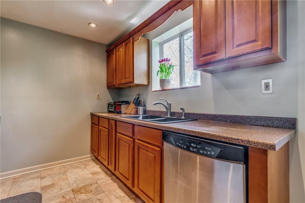 7514 Graymore Road Pittsburgh, PA 15221 - Photo 10 of 23 Gallery Image 10