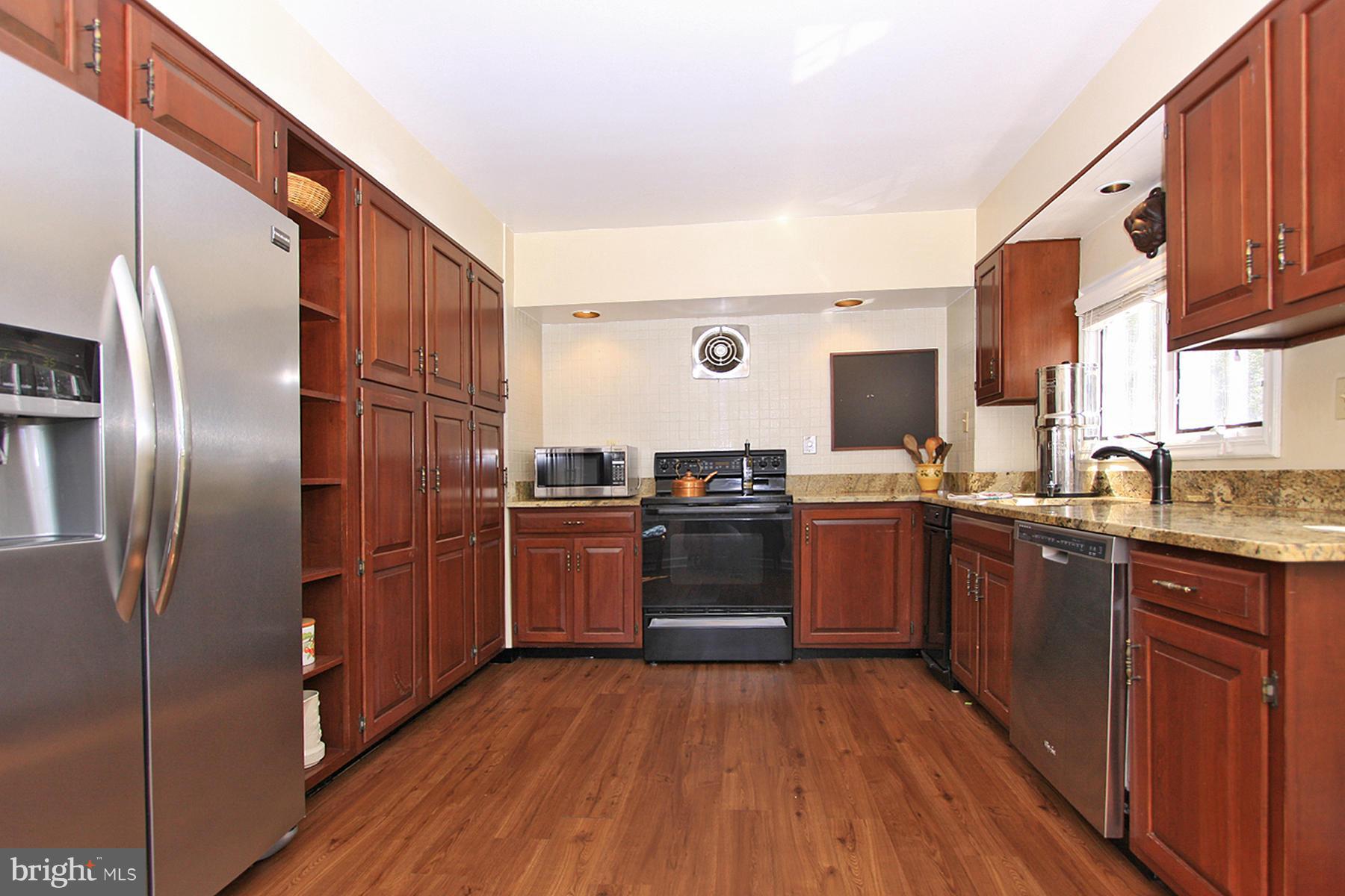 10026 Colvin Run Road Great Falls, VA 22066 - Photo 16 of 30 Kitchen