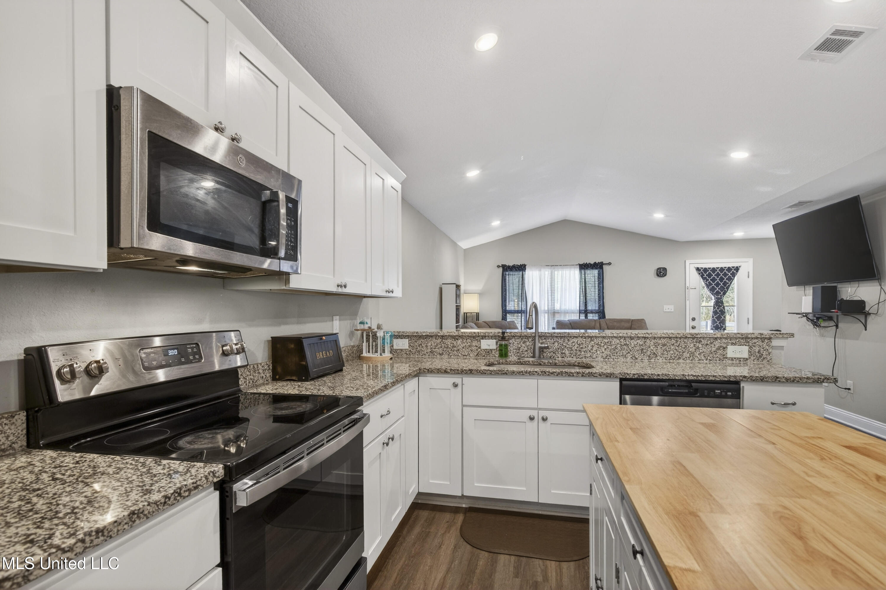 46 Cascade Cove Perkinston, MS 39573 - Photo 7 of 32 46CascadeCove-12