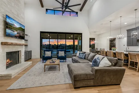 $2,990,000 | 207 Gwendolyns Trail, Wimberley, TX 78676