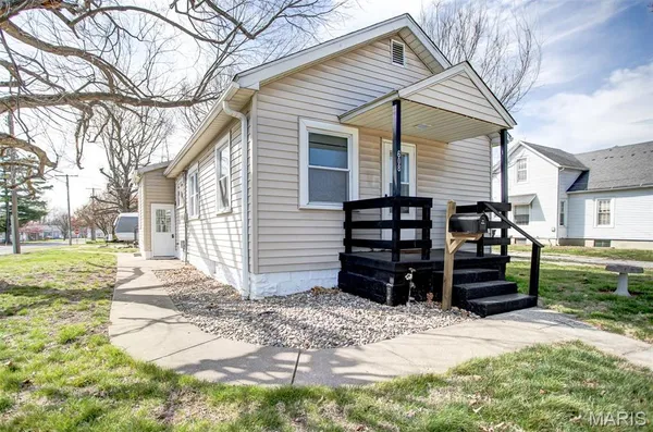 $105,000 | 608 South Lafayette Street, Jerseyville, IL 62052