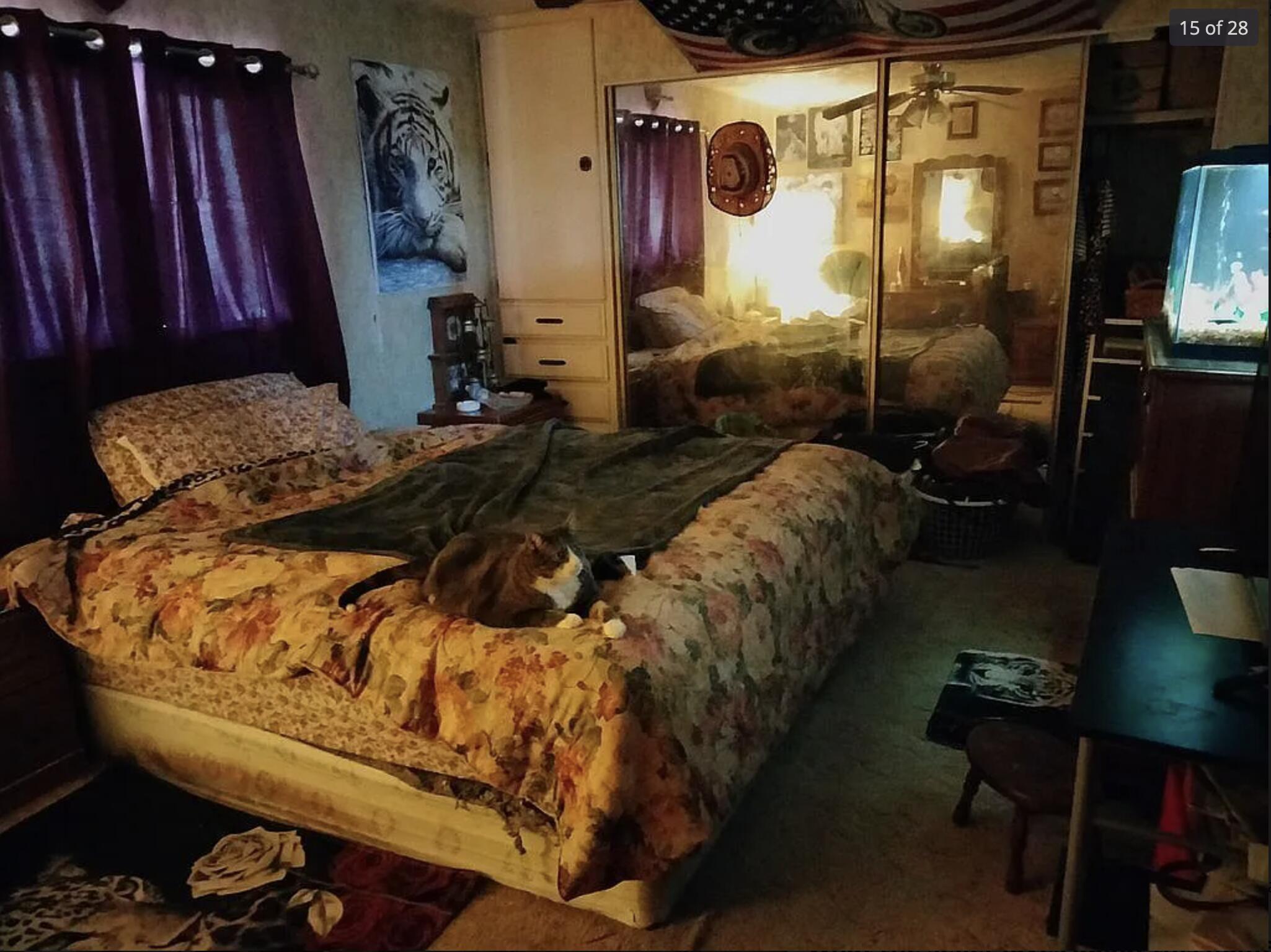 6426 Valley View Street Joshua Tree, CA 92252 - Photo 11 of 15 a bedroom with a bed a desk and chair