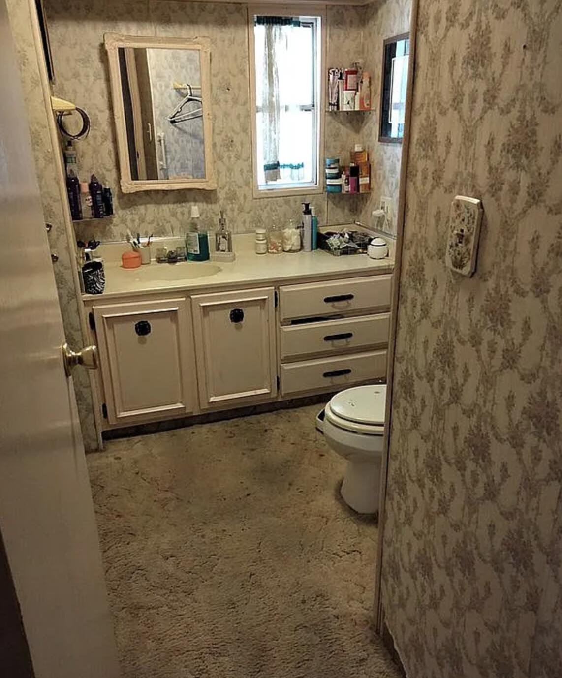 6426 Valley View Street Joshua Tree, CA 92252 - Photo 12 of 15 a bathroom with a sink a toilet and a mirror