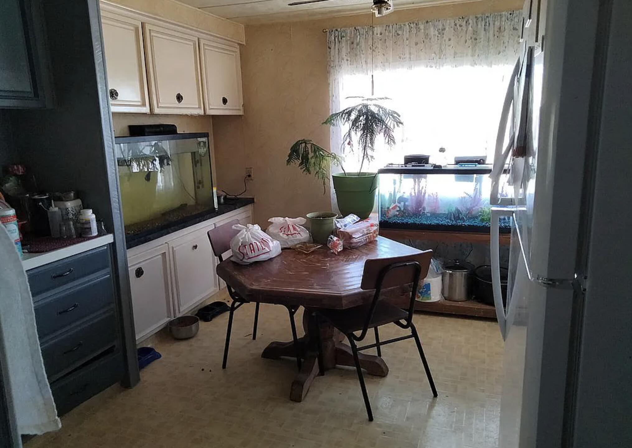 6426 Valley View Street Joshua Tree, CA 92252 - Photo 9 of 15 a view of a dining room with furniture and chandelier