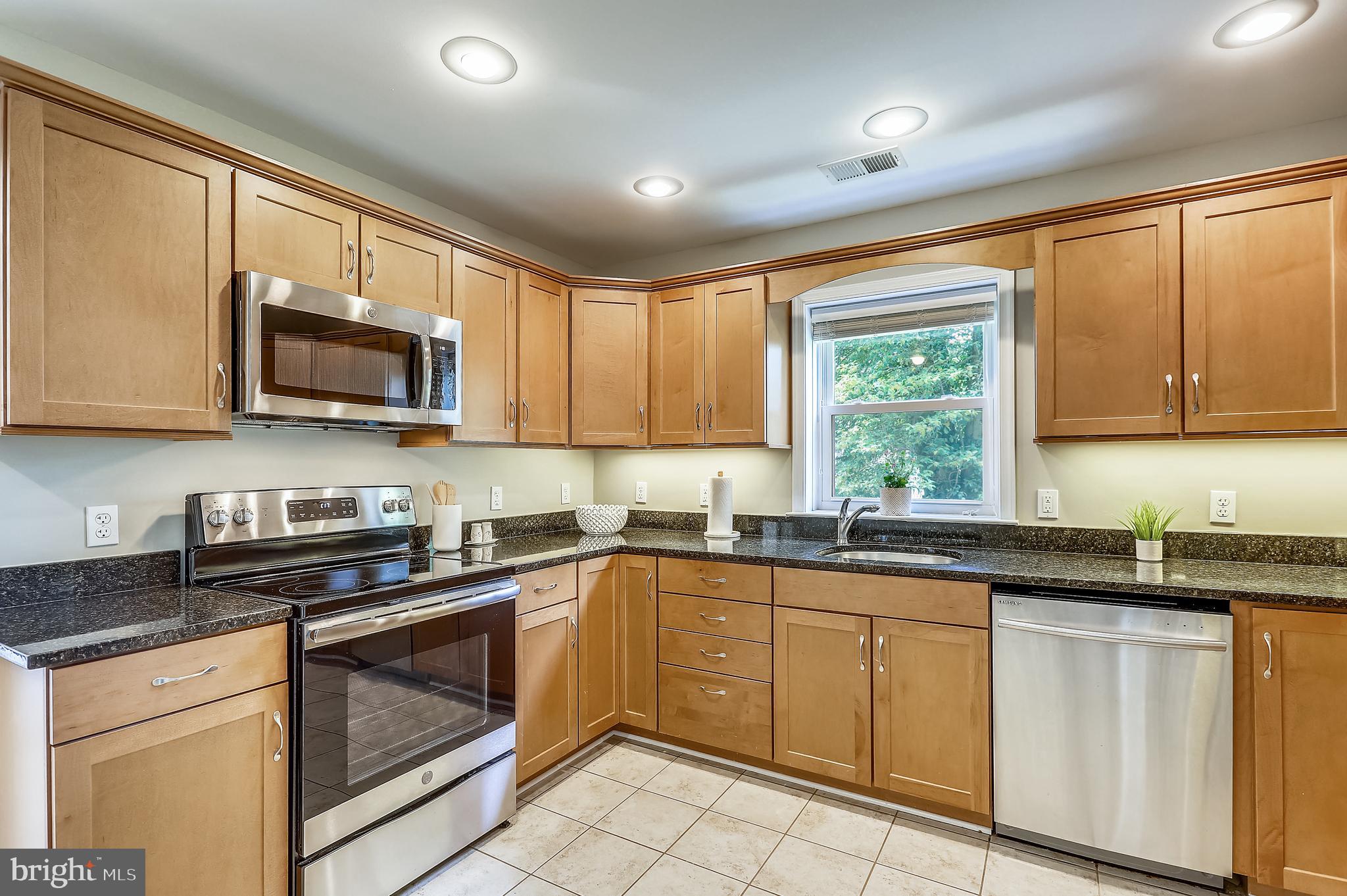 228 Edgewater Drive Edgewater, MD 21037 - Photo 11 of 58 Gallery Image 11