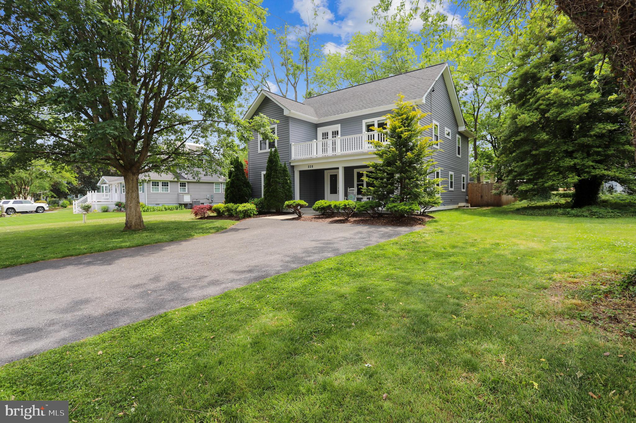 228 Edgewater Drive Edgewater, MD 21037 - Photo 4 of 58 Gallery Image 4