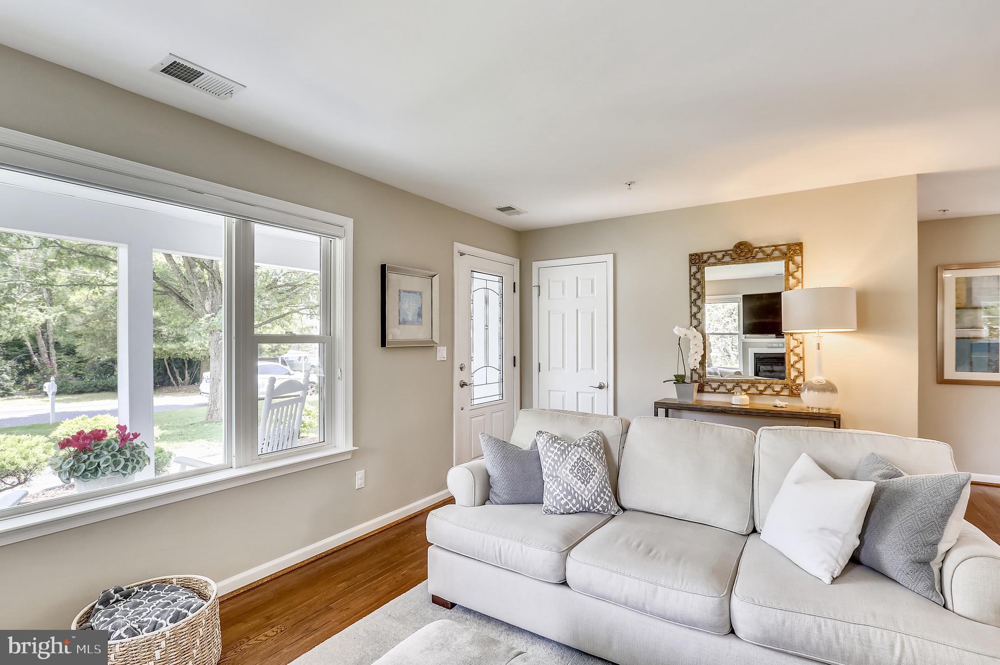 228 Edgewater Drive Edgewater, MD 21037 - Photo 8 of 58 Gallery Image 8