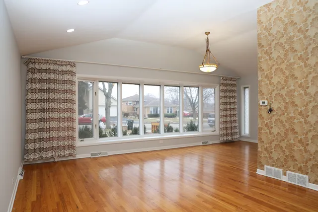 $3,100 | 9622 North Kildare Avenue, Skokie, IL 60076