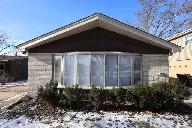 $3,100 | 9622 North Kildare Avenue, Skokie, IL 60076