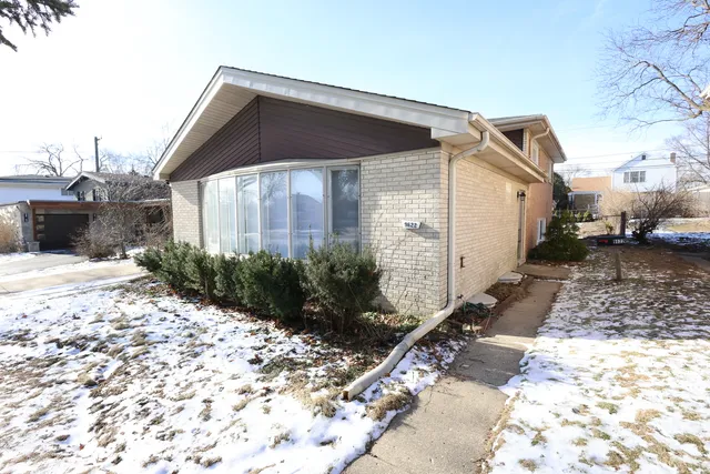 $3,100 | 9622 North Kildare Avenue, Skokie, IL 60076