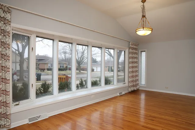 $3,100 | 9622 North Kildare Avenue, Skokie, IL 60076