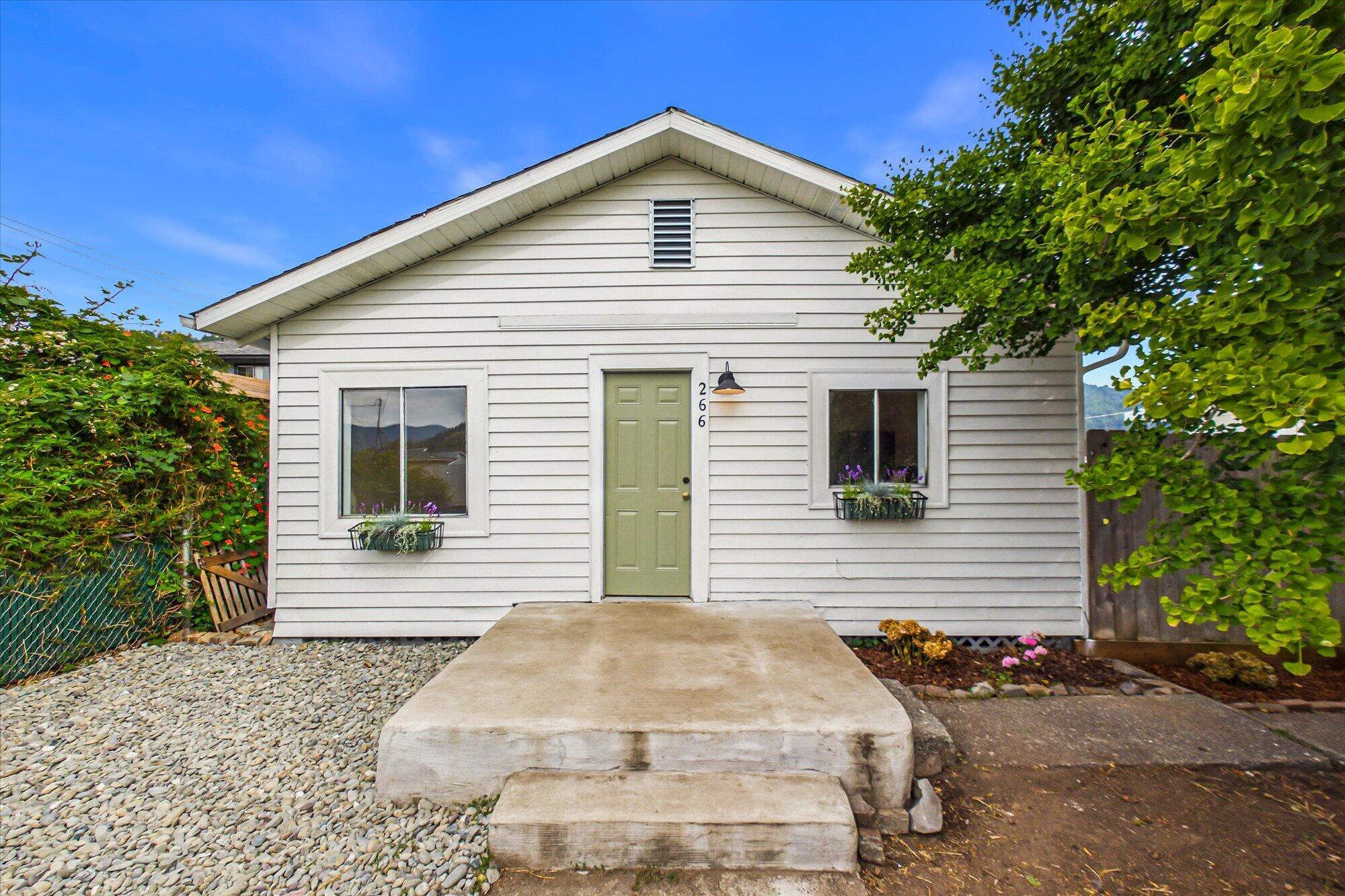 266 Berkeley Street Rio Dell, CA 95562 - Photo 4 of 35 Gallery Image 4