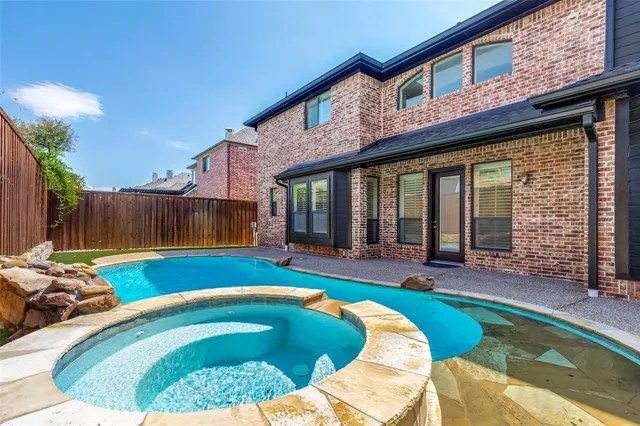 a view of an house with backyard and porch