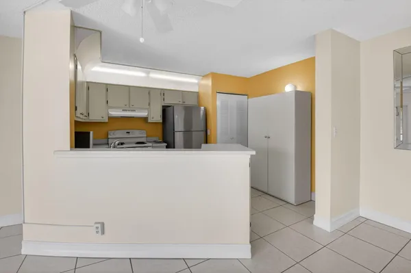 $1,800 | 7535 South Oriole Boulevard, Unit 206, Delray Beach, FL 33446
