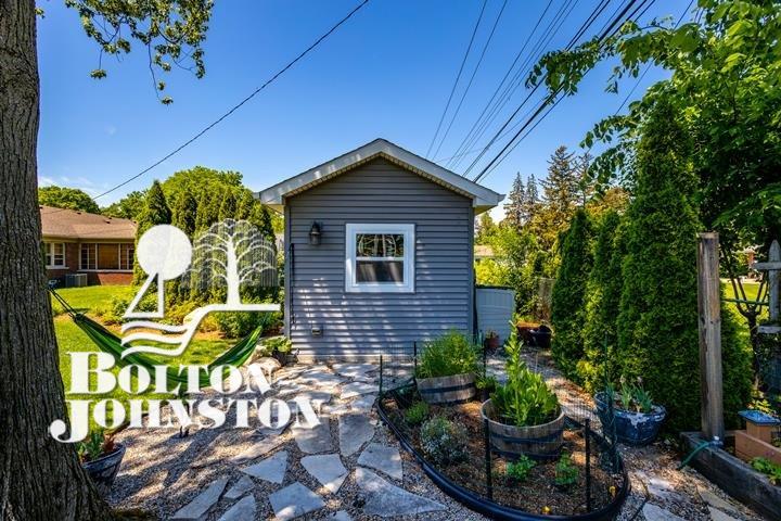 884 North Renaud Road Grosse Pointe Woods, MI 48236 - Photo 52 of 54