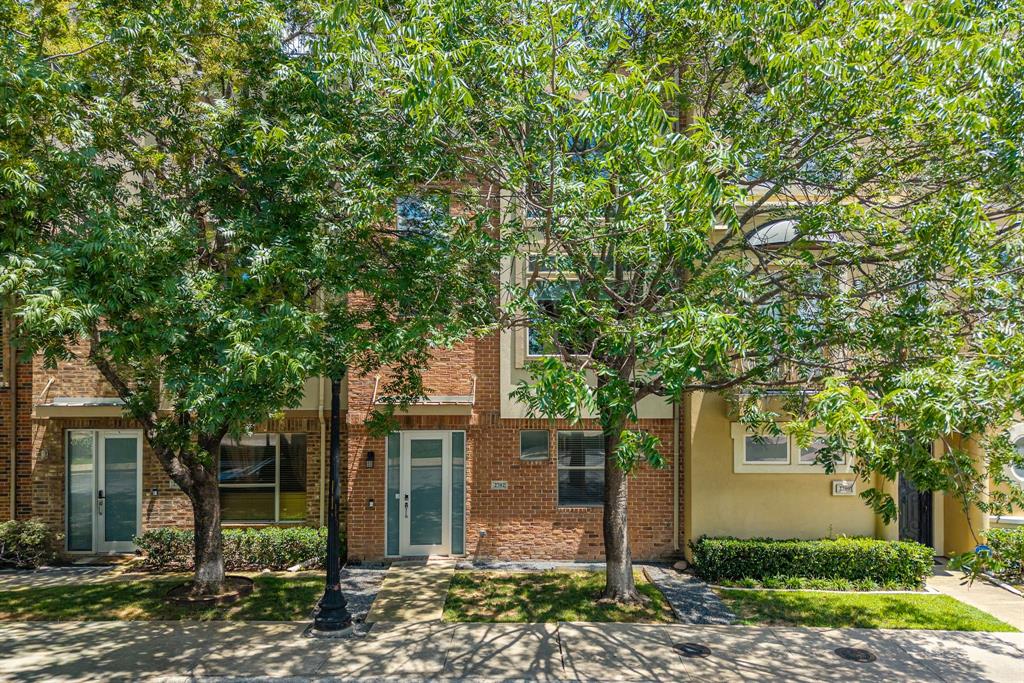 2702 Floyd Street Dallas, TX 75204 - Photo 2 of 14