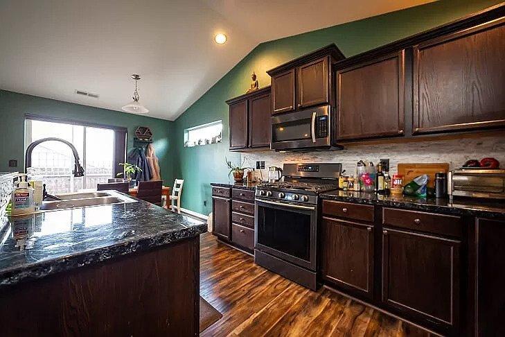 2770 Northeast Spring Water Place Bend, OR 97701 - Photo 4 of 22 18